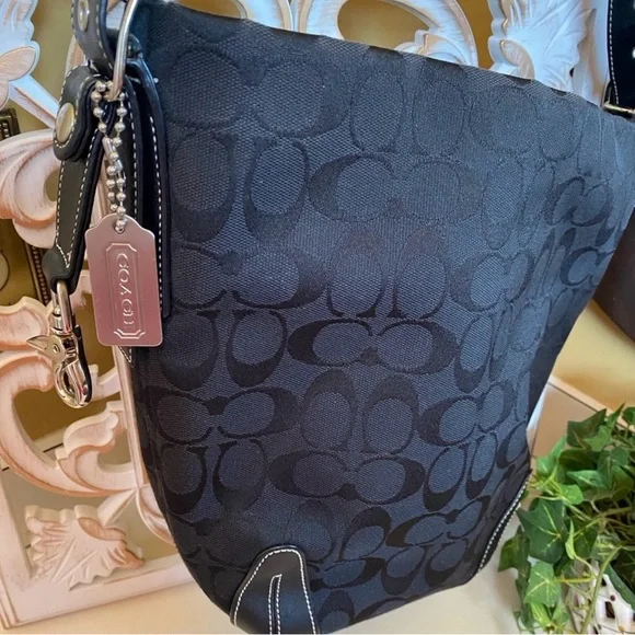 Vintage Coach Black Signature Canvas Shoulder Bag with Wristlet EUC - Picture 7 of 16